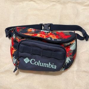 New without tags! Columbia Zigzag™ 1L Hip Pack - Nocturnal Typhoon Bloom Multi